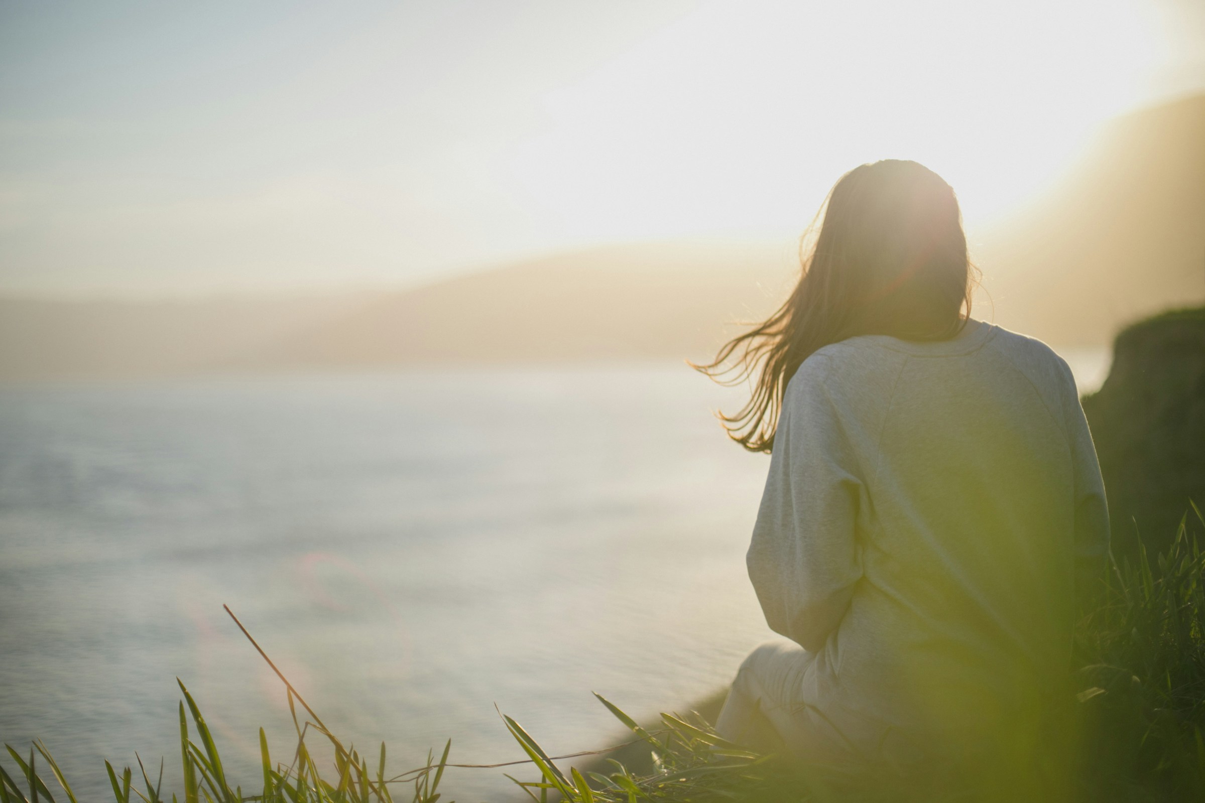 A woman staring at the sea | Source: Unsplash