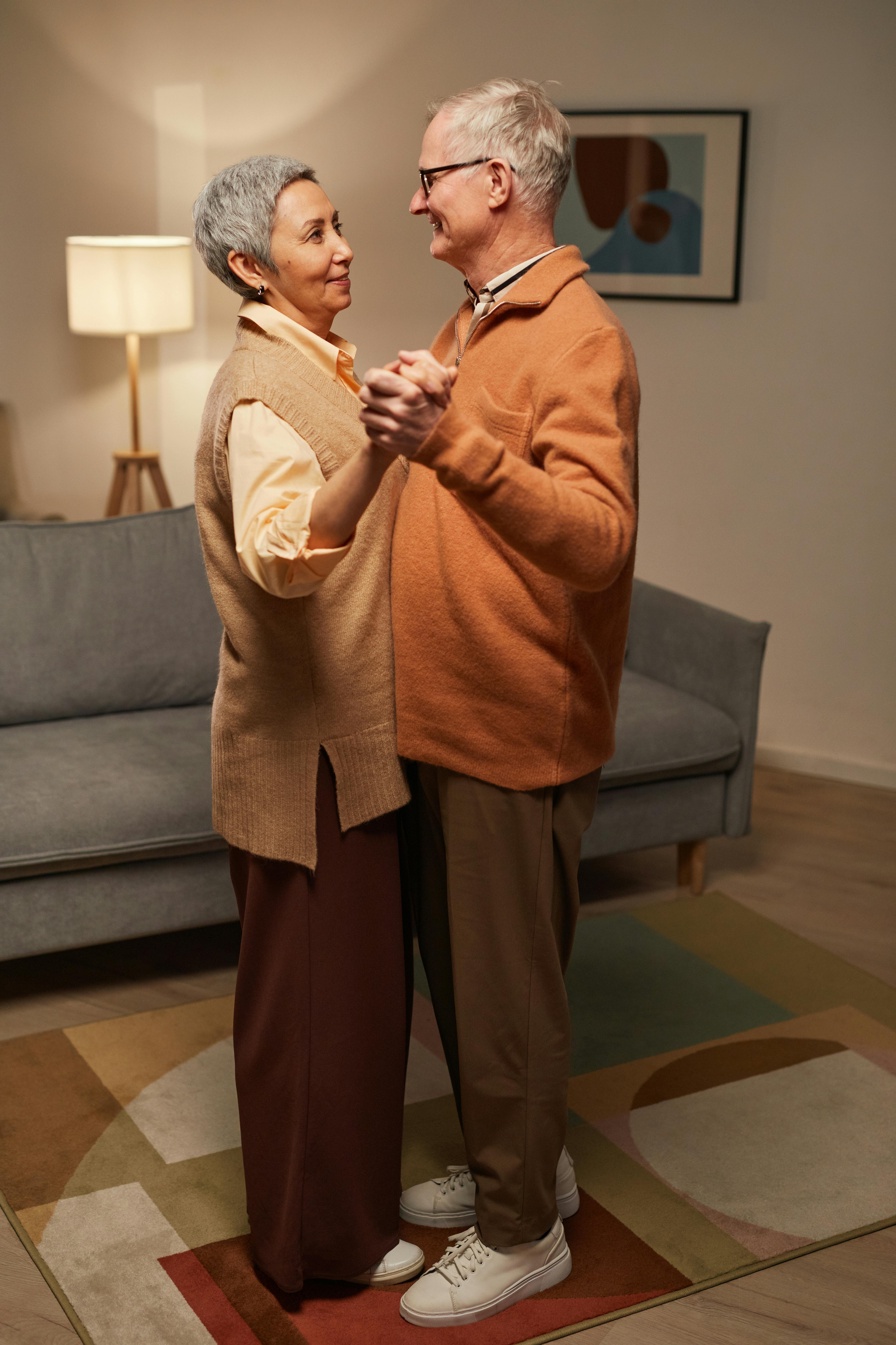 A happy senior couple dancing | Source: Pexels