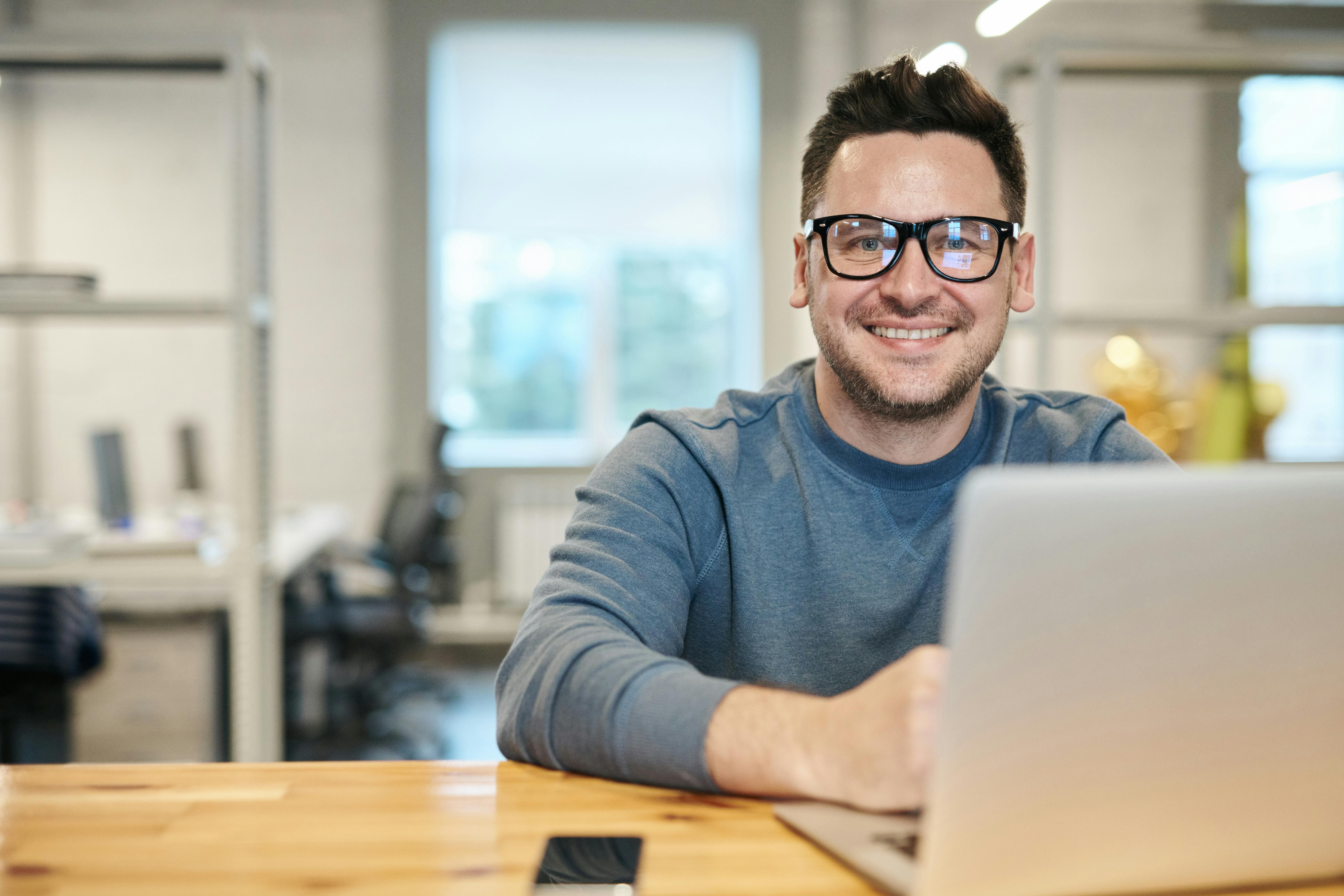 Man with a laptop in his apartment | Source: Pexels