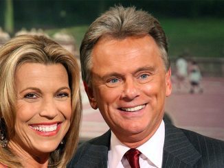 Vanna White bids an emotional farewell to Pat Sajak ahead of his final show