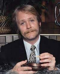 Heartbreaking News! Humor At eighty, the great Martin Mull of Roseanne and Sabrina passed away.