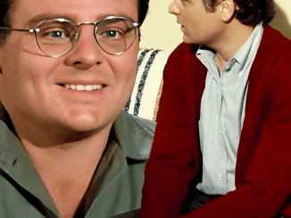 Gary Burghoff AKA Radar from ‘M*A*S*H’ Always Kept His Left Hand Out of View – Five Times We Could See It 