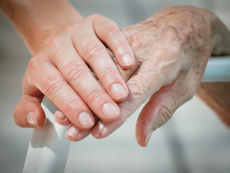 This Nurse’s Photo of an Old Lady’s Hand Has People Around the World in Tears