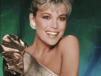 Vanna White: A Glimpse into the Life and Legacy of a TV Icon